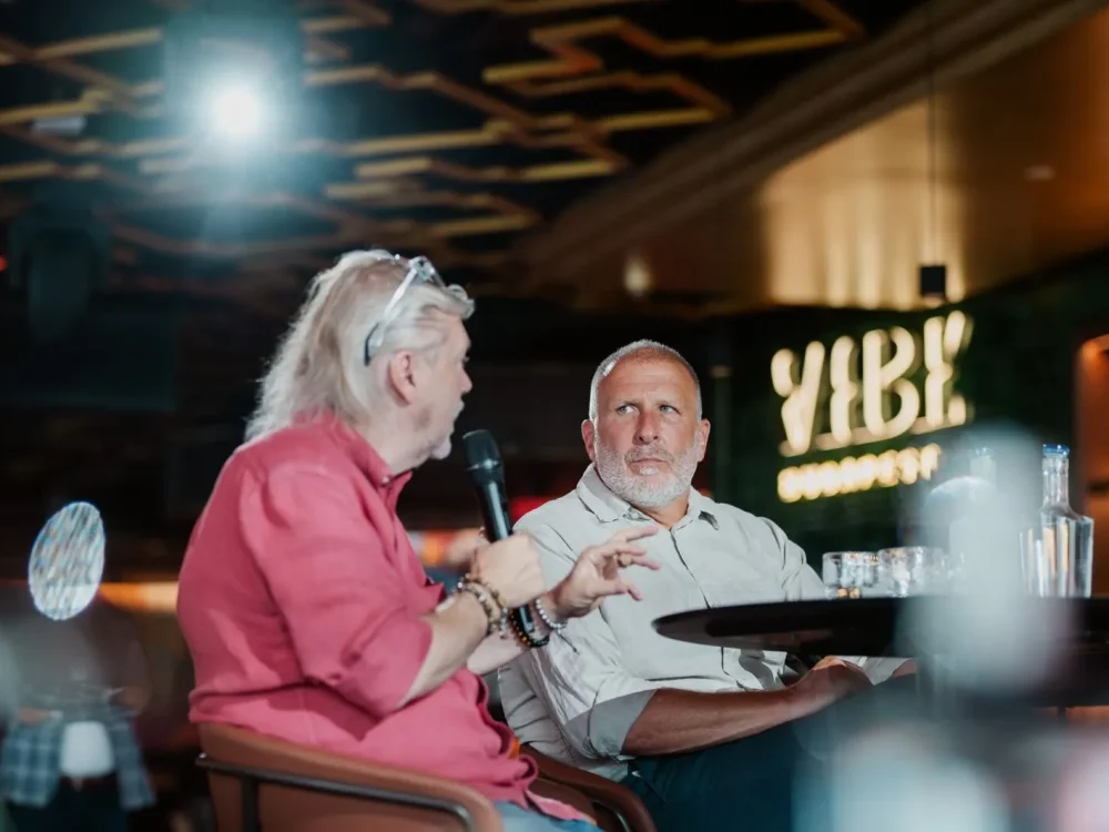 Panelbeszélgetés egy üzleti esten a VIBE Budapestben