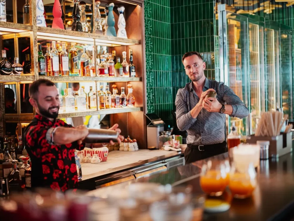 Koktélkészítés egy rendezvényen a VIBE Budapestben