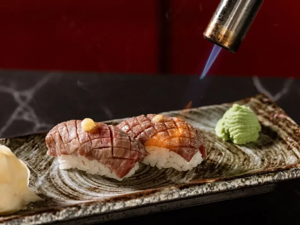 Lánggal érlelt japán wagyu nigiri