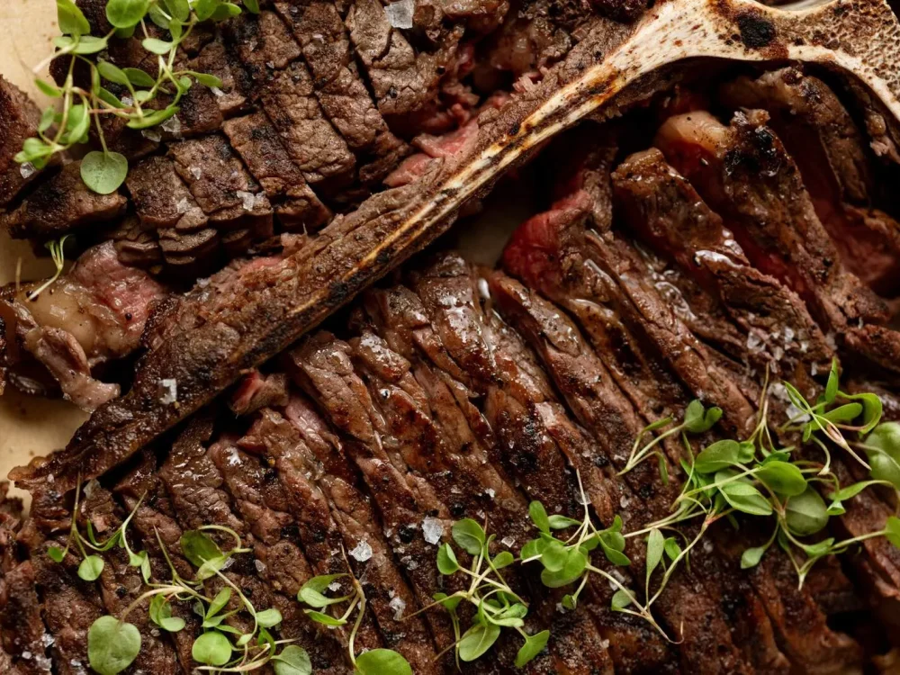 Steak a robata grillről, sharing stílusban tálalva