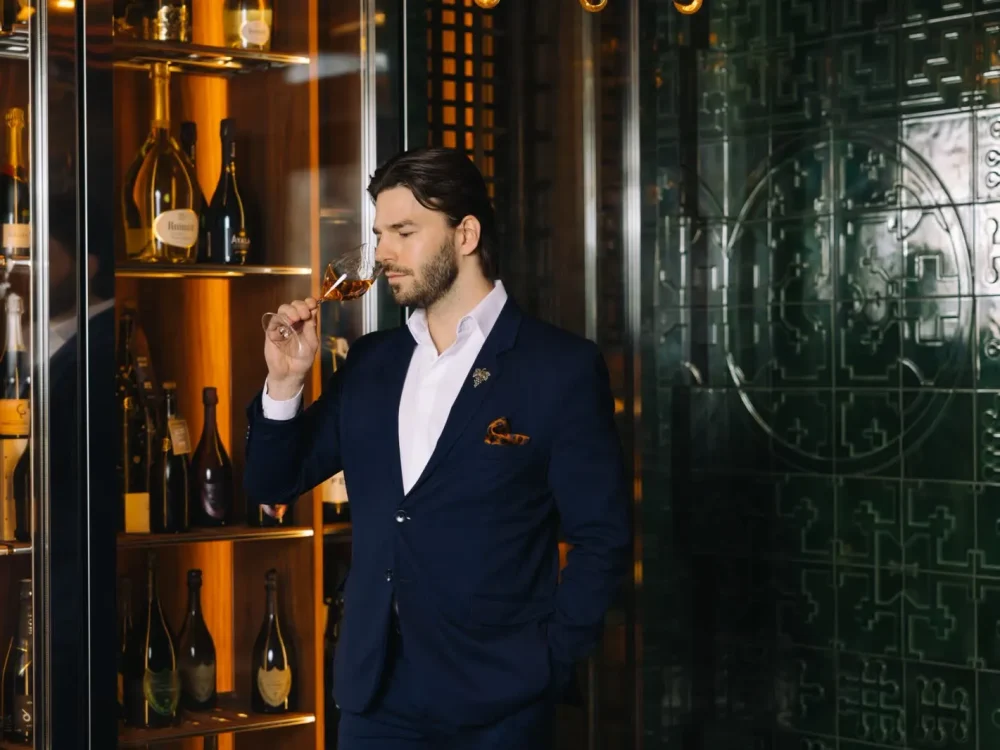 Sommelier bort tölt a VIBE Budapestben