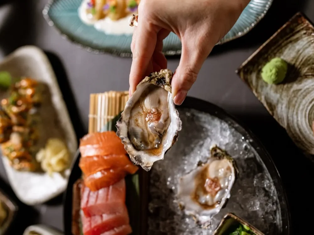 Osztriga- és sashimi-válogatás a hideg fogások közül