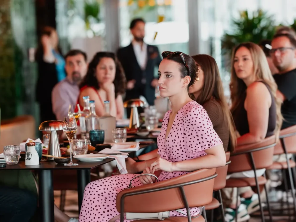 Közönség egy céges rendezvényen a VIBE Budapestben