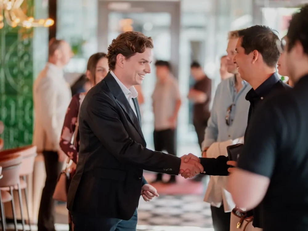 Céges networking est
