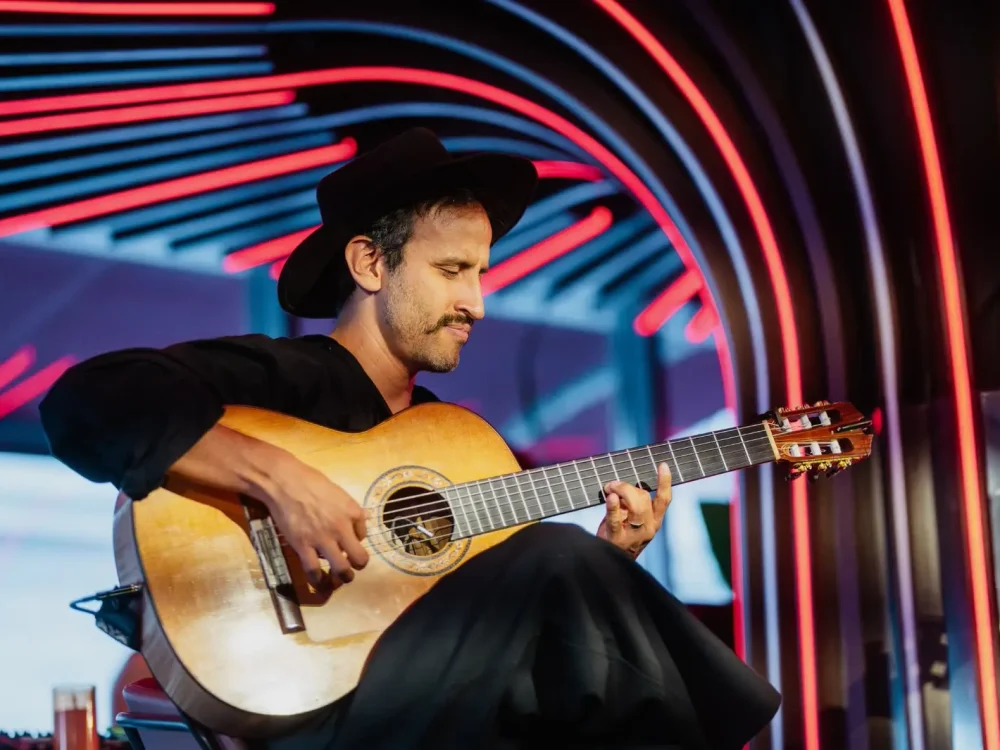 Élő flamencogitár késő este a VIBE Budapestben